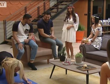 Power of love: Η Στέλλα γυμνάζει τους γλουτούς της,ο Μιχάλης «παίρνει μάτι» και ο Πάνος αντιδρά! (βίντεο)